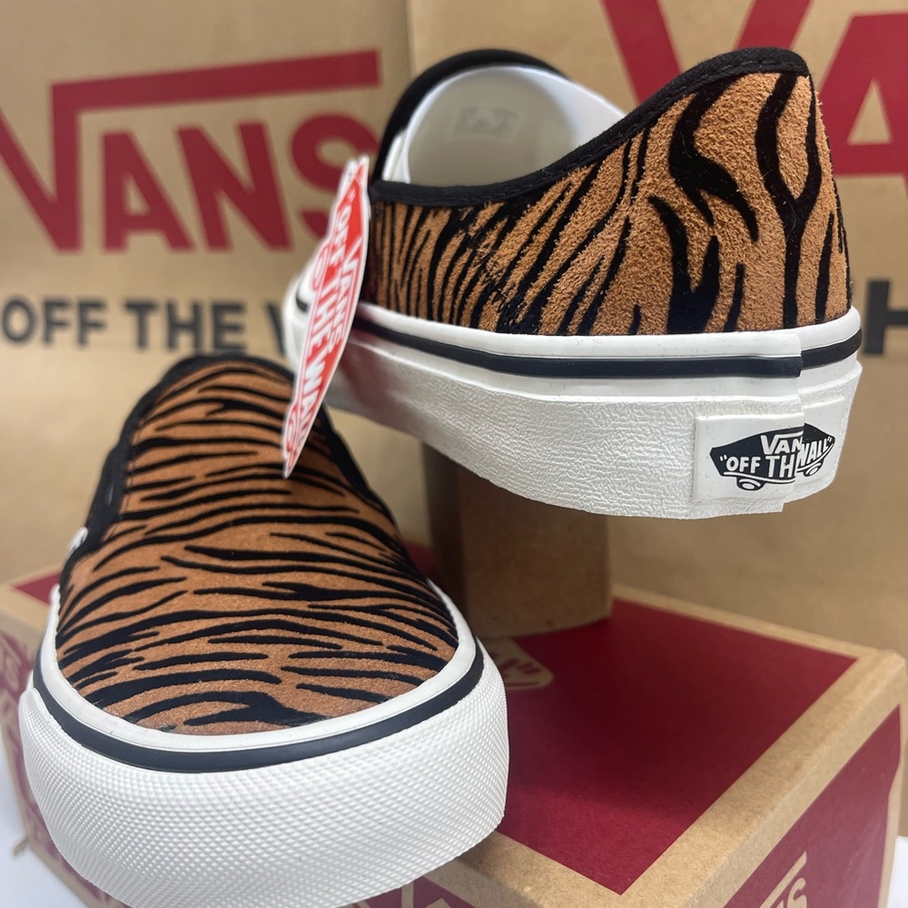 Vans Women's Slip-On Sf (Animal Stripes) Black /Marshmallow Sneakers
VN0A5HYQ9ZY - Picture 6 of 16